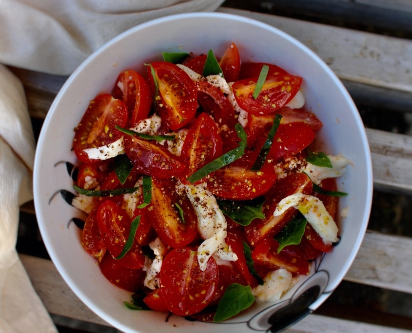 tomatsalat-med-mjoedmarineret-mozzarella